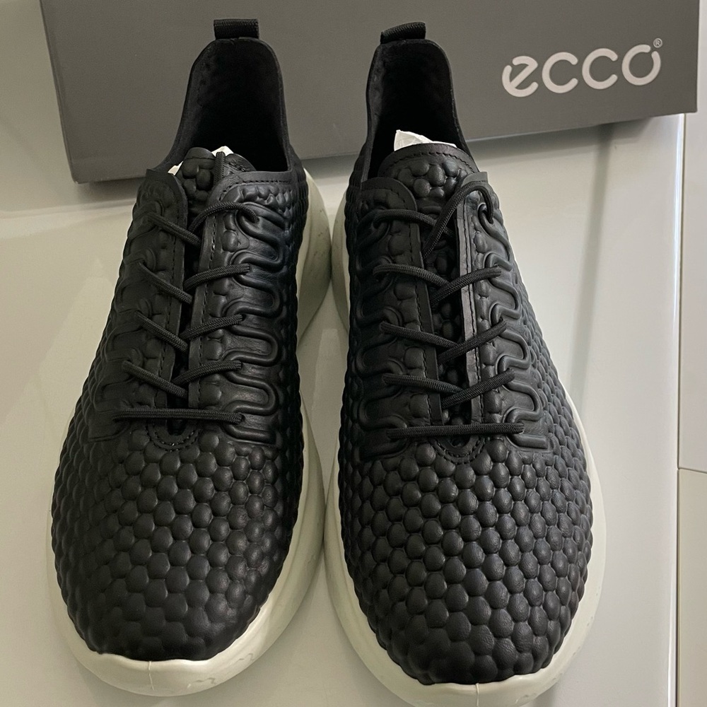 ECCO Men's Textured Black Sneakers